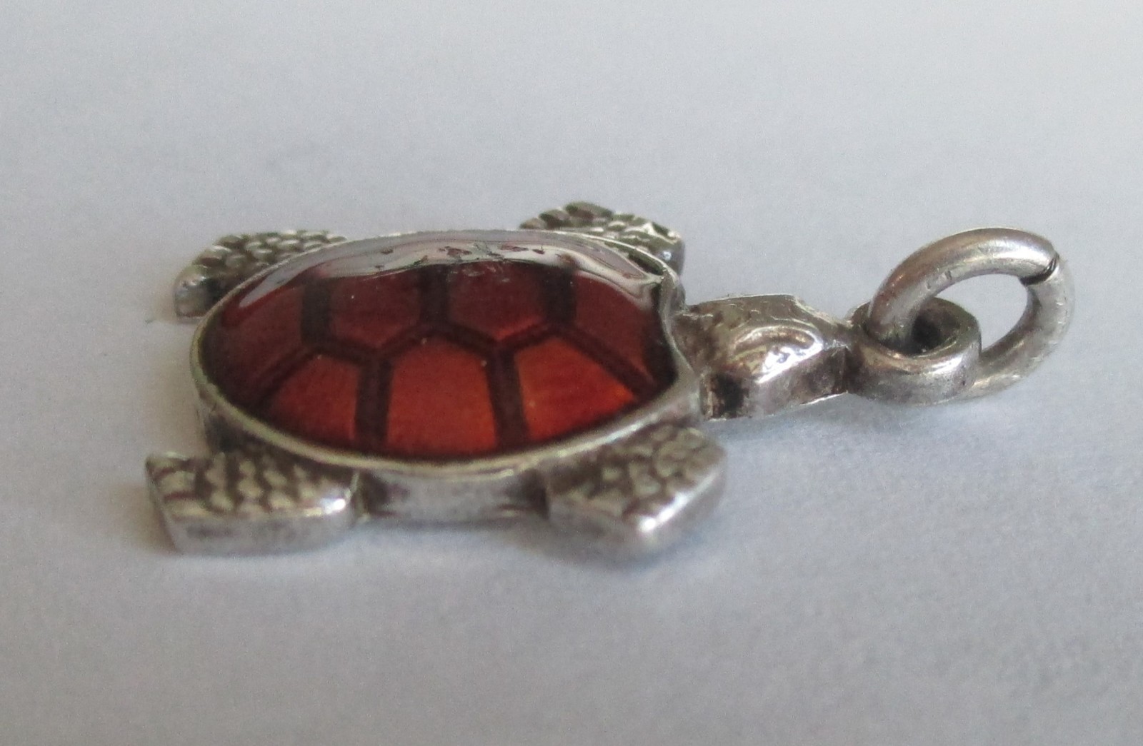 11/16in VINTAGE STERLING SILVER RED ENAMEL SEA TURTLE ANIMAL CHARM