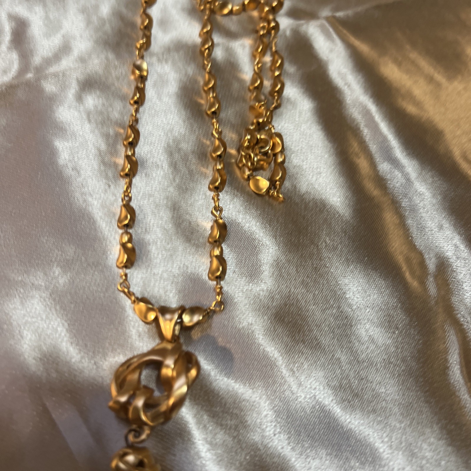 Vtg Designer Anne Klein Brushed Matte Goldtone Chain Necklace Lion Tag Tassel