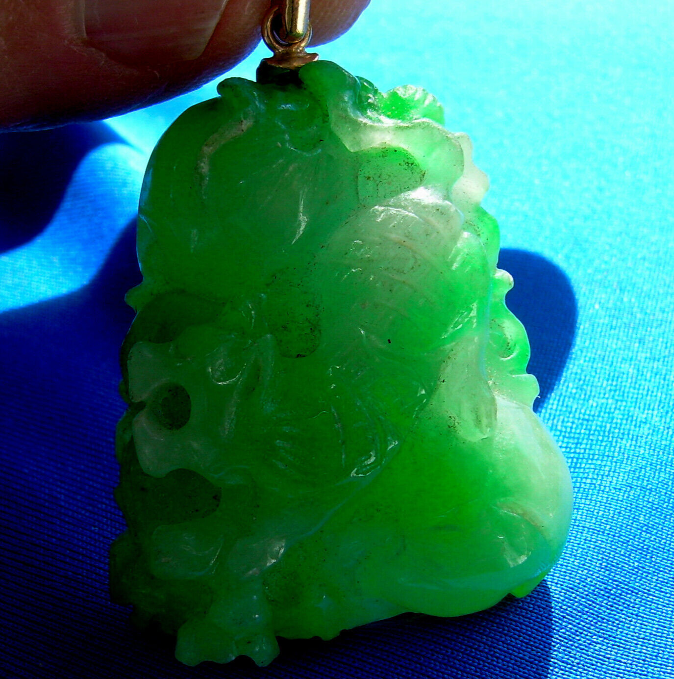 EARTH MINED Green Jadeite JADE semi translucent Pendant Lucky 18K GOLD Medallion