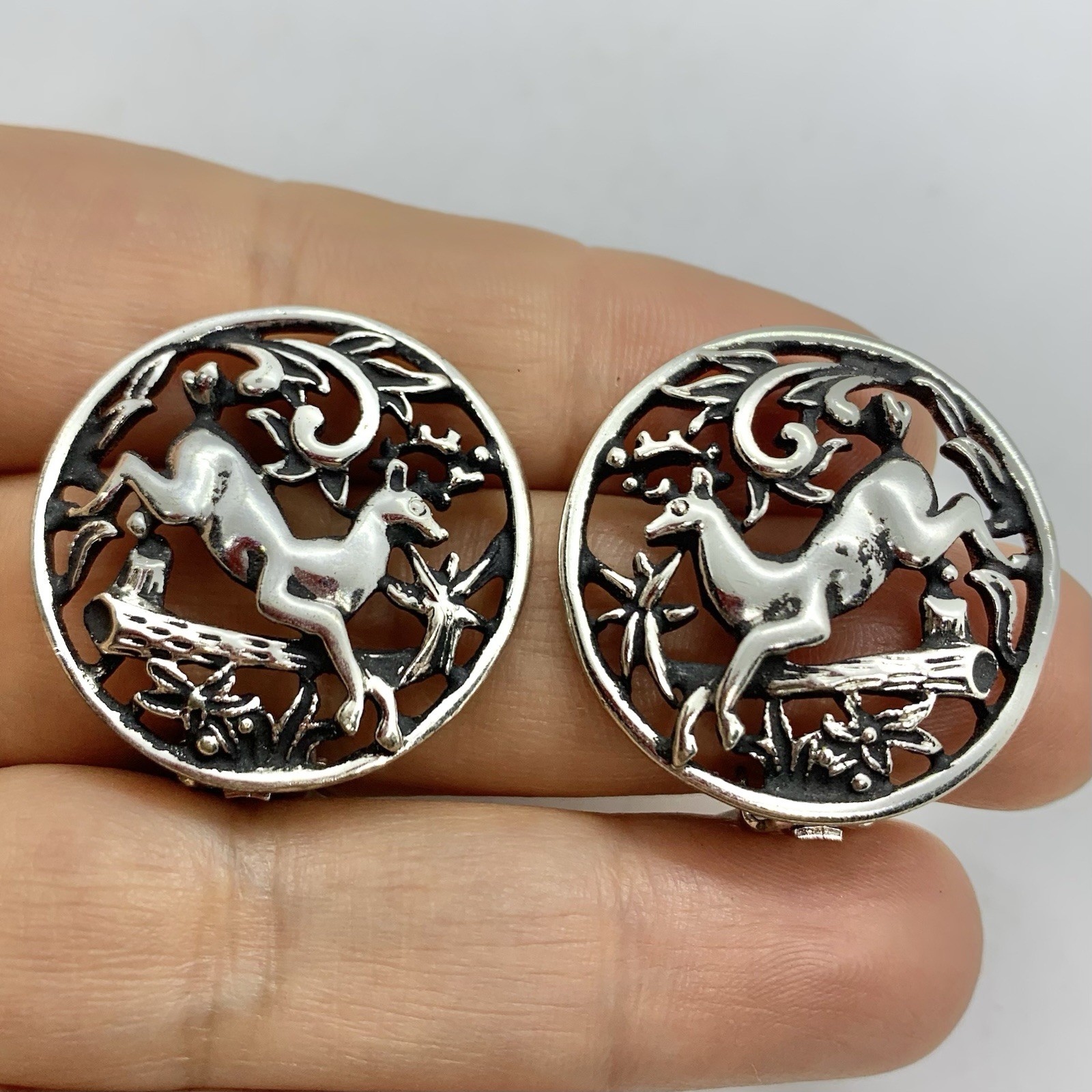 Vtg Sarah Coventry Deer Silver Tn Openwork Filigree Earrings Huggie Clip Scenery