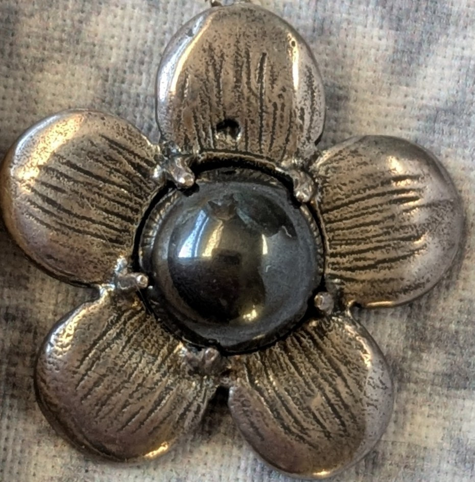 Sterling Mod Flower Necklace w Hematite Center & 925 Italy Chain Vintage Jewelry