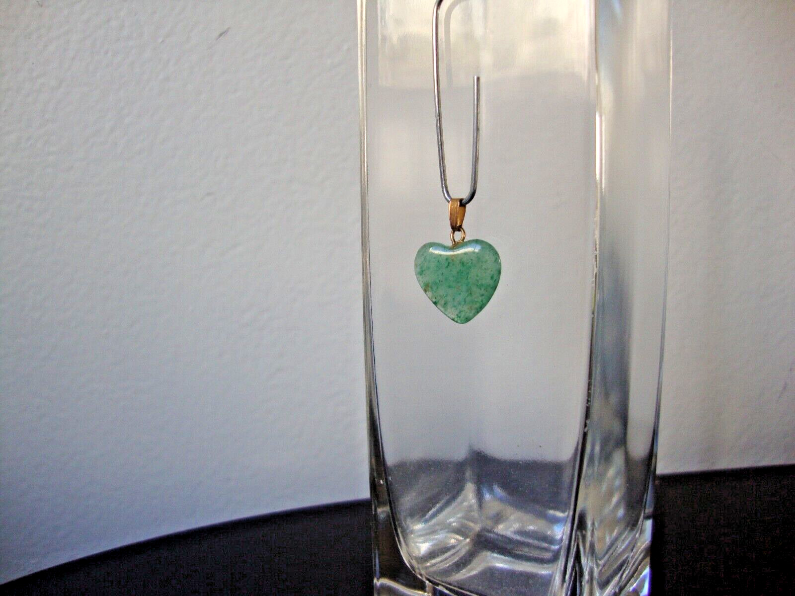 VINTAGE 1980s HANDCRAFTED AVENTURINE HEART YELLOW GOLD FILLED PENDANT