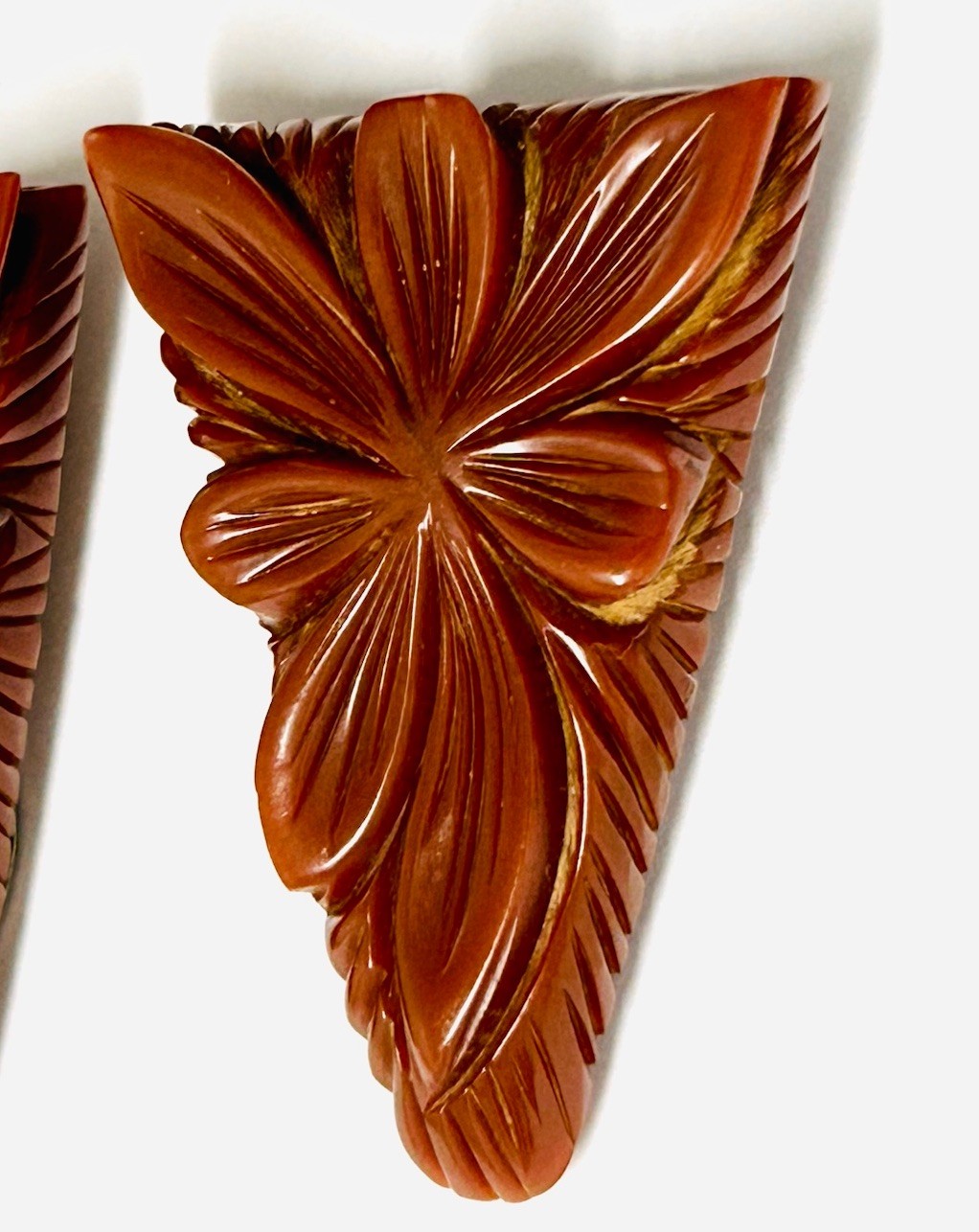 Vintage Pair Of Art Deco Carved Flower Brown Bakelite Dress Clip Tested Estate
