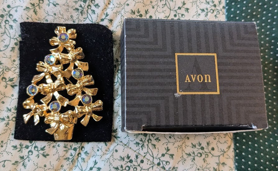 vintage Avon Christmas Tree Gold Tone Pin Brooch with Rhinestones & Box