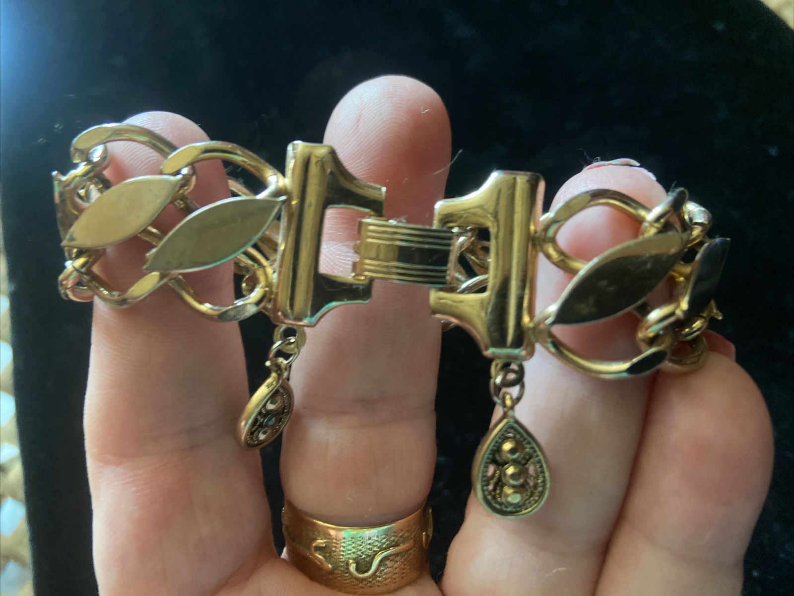 Vintage Bracelet 1960’S ERA Goldtone Chunky 7″ A
