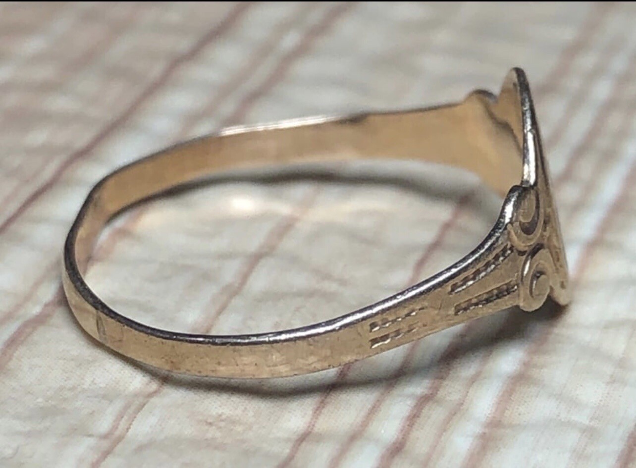 10K Monogramed Signet Pinky/Child’s Ring, Size 4.75 Initial ‘EJZ’