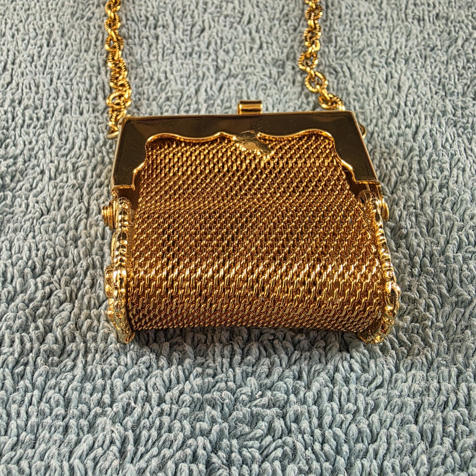 Vintage Gold Tone Necklace Oval Link Mesh Mini Purse Coin Pouch 28″
