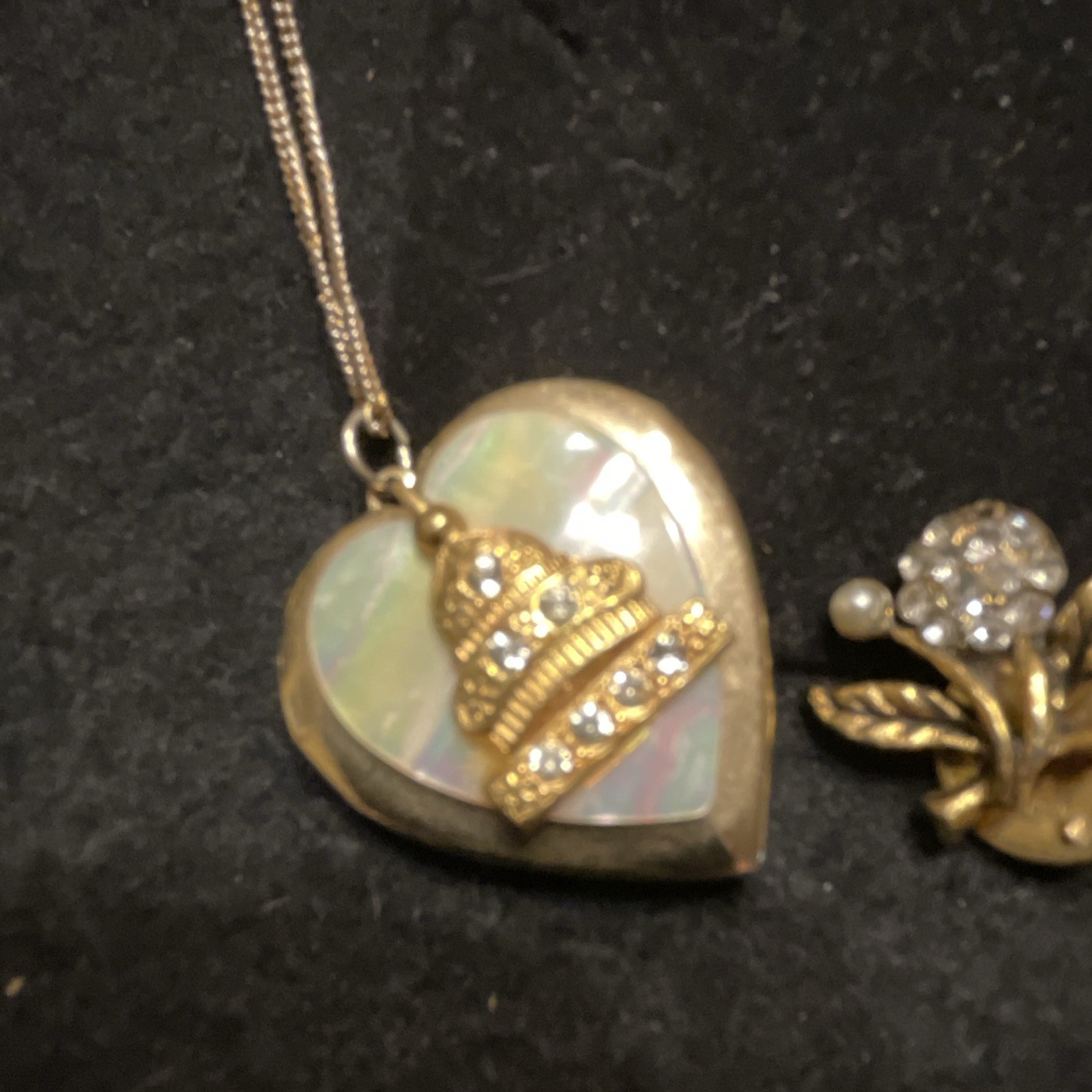 Vintage Gold Tone Mixed Jewelry Lot 4 Pcs Heart Locket Pendant Necklace Brooches