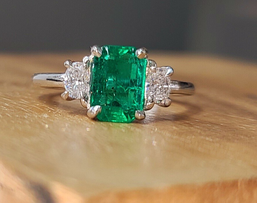 Vintage 14k White Gold Engagement Ring 1.24ct. Natural Green Emerald