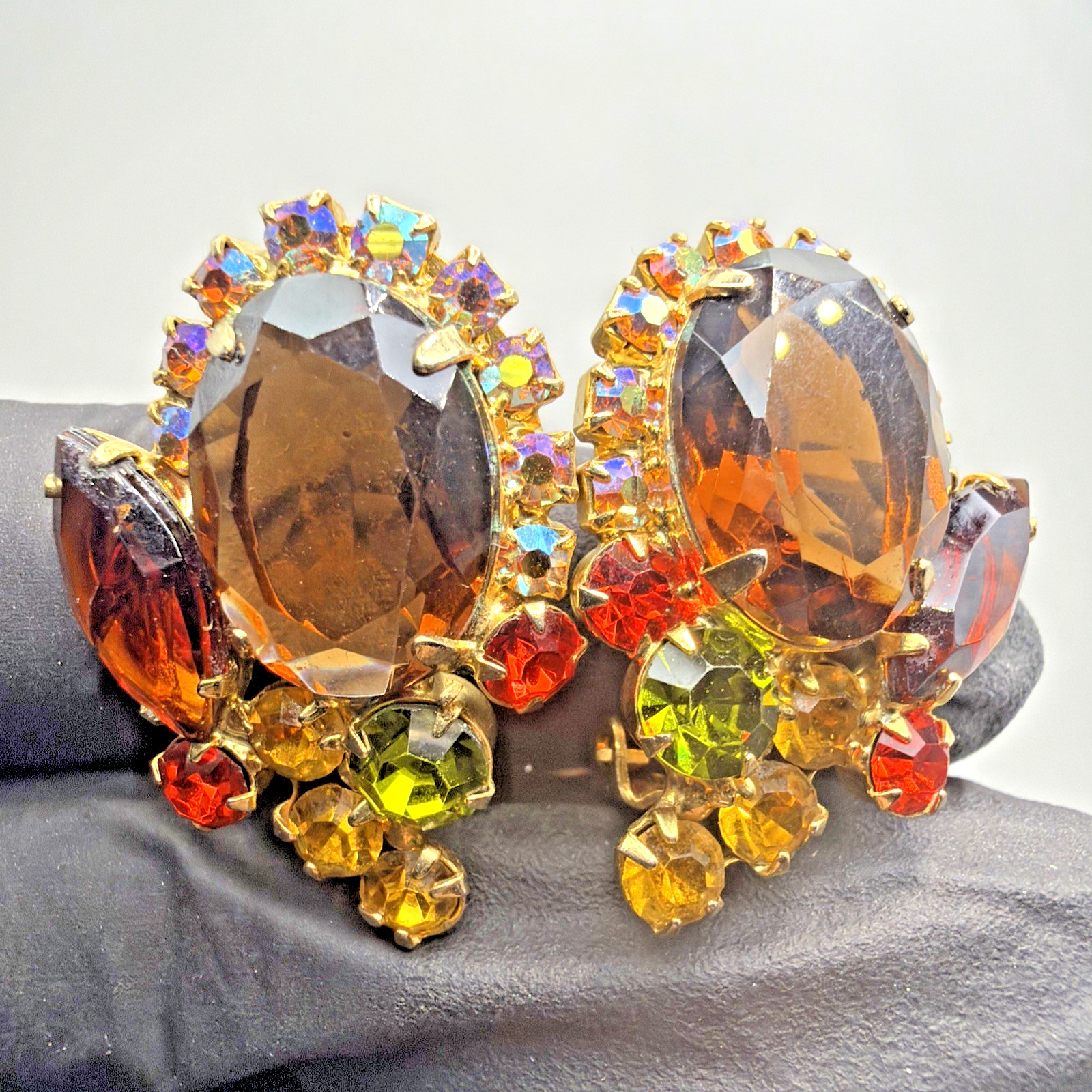 Vintage Juliana Delizza Elster Rhinestone Earrings Clips Faceted Gold Toned