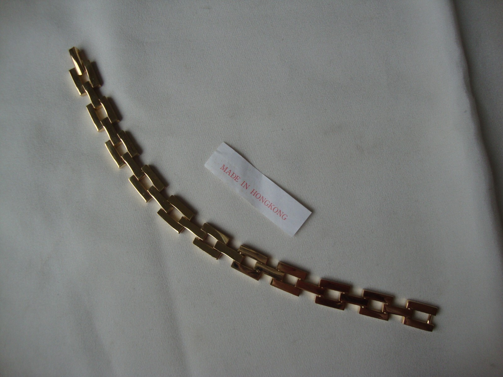 VINTAGE HONG KONG FASHION JEWELRY SQUARE FLAT LINK 7″ GOLD TONE TENNIS BRACELET
