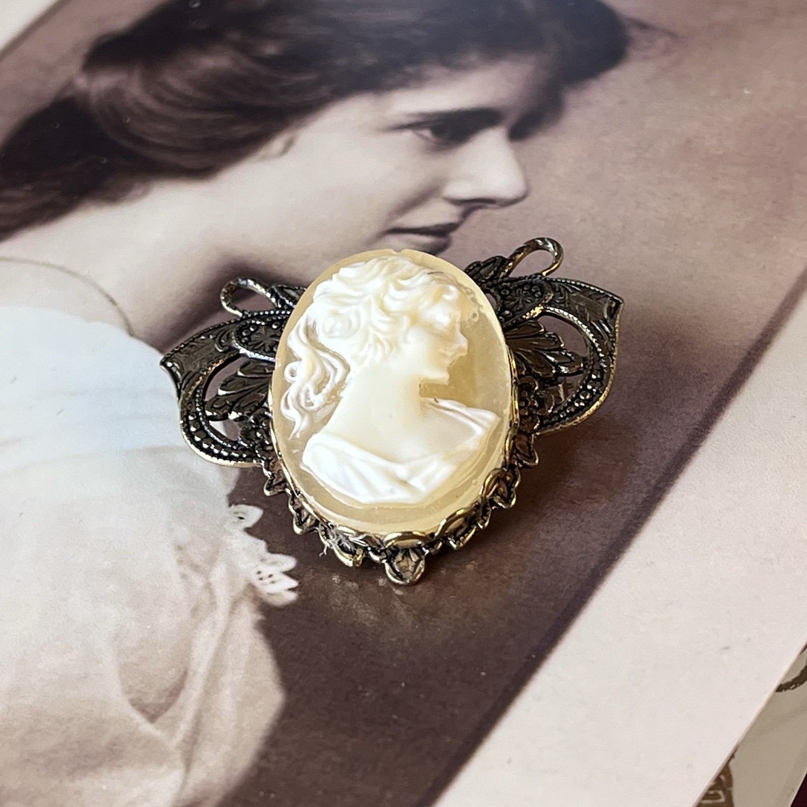 Vintage 1.5” Molded Cameo Brooch – Reproduction – Victorian Style – Y2K Era