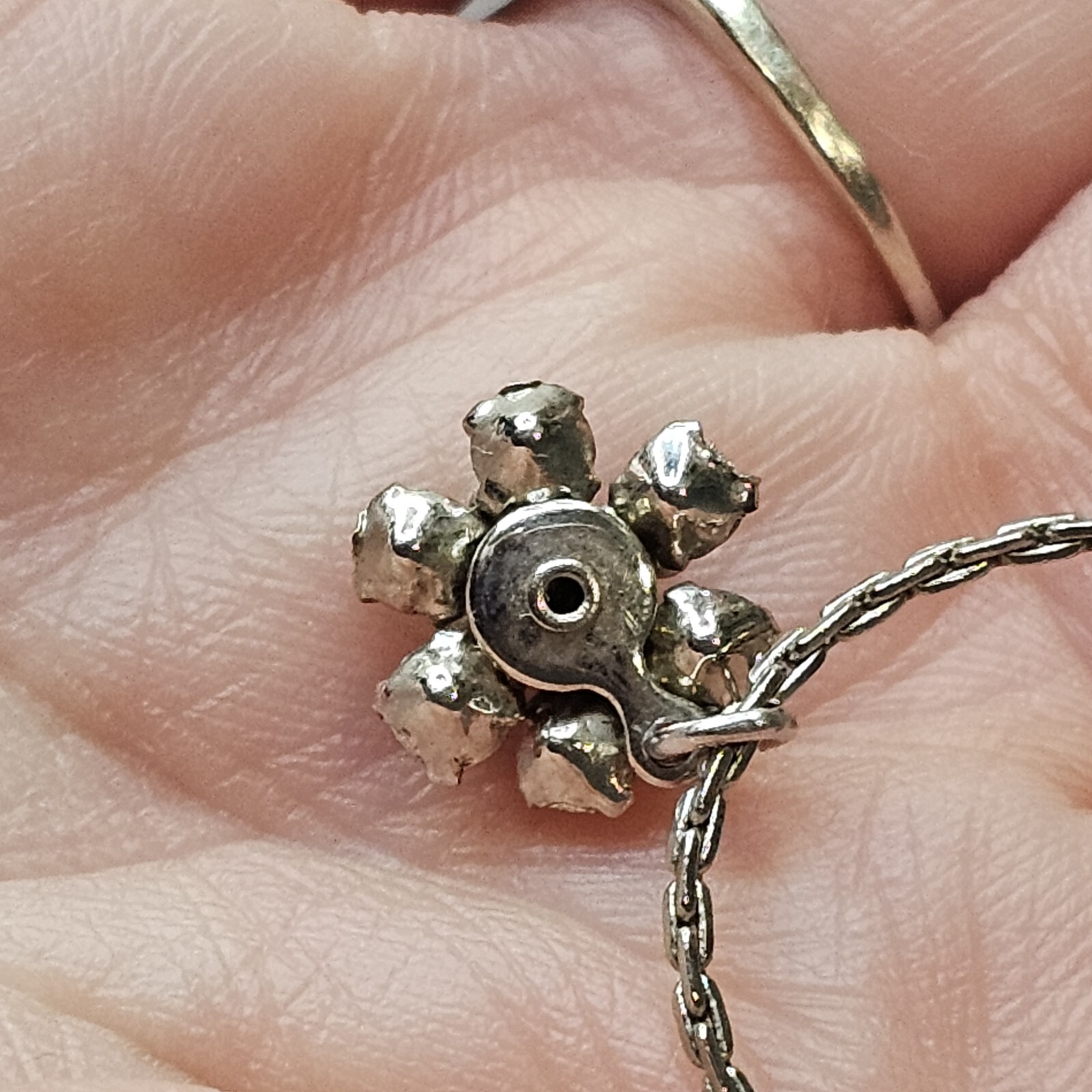 Retro Avon 3D Clear Rhinestone Flower Pendant Necklace Silver Tone Dainty 18″