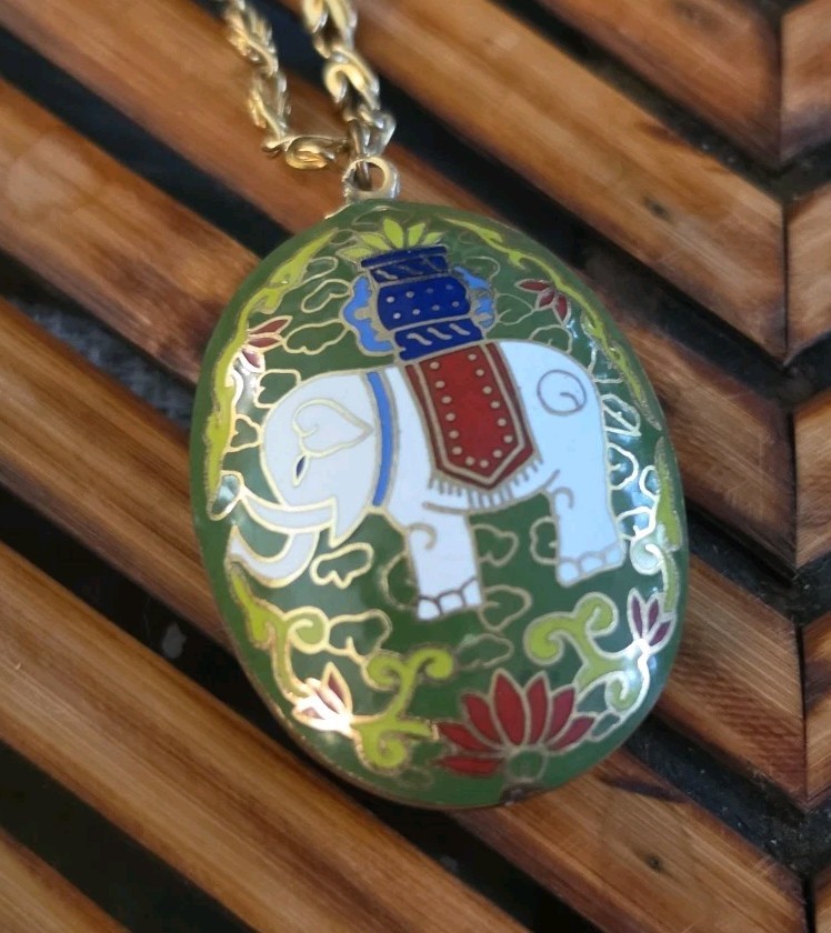 VINTAGE 2” Oval Cloisonné Elephant Necklace Pendant White/Blue/Red/Green Enamel