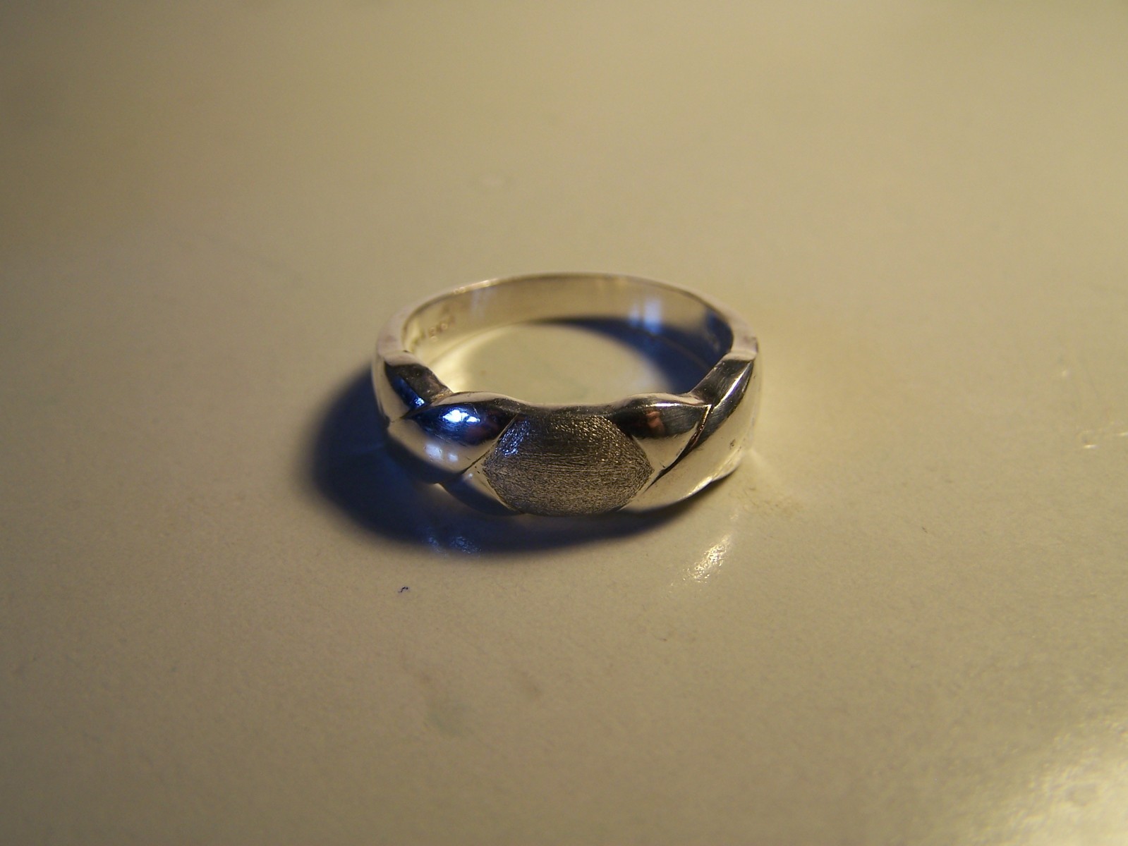 VINTAGE NEW UNISEX HUGS&KISSES STERLING SILVER BAND/RING SIZE 9 3/4 SIGNED