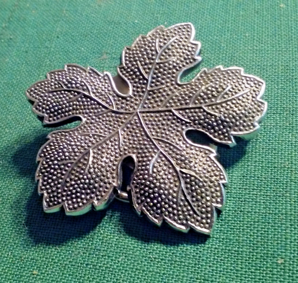 Vintage Signed Western Germany Silver Tone Metal Textured Leaf Scarf Clip Unused