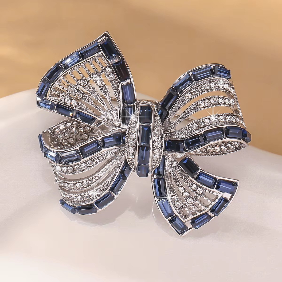 Rhinestone Bow Brooch Pin – Vintage Blue Crystal Lapel Accessory for Women
