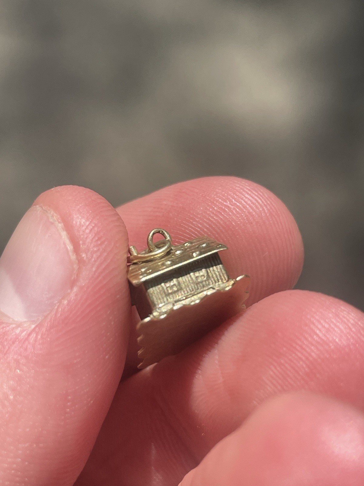Vintage 14K Solid Yellow Gold Bird Cabin Opens Sleeping Birds Charm 1.3 Grams!