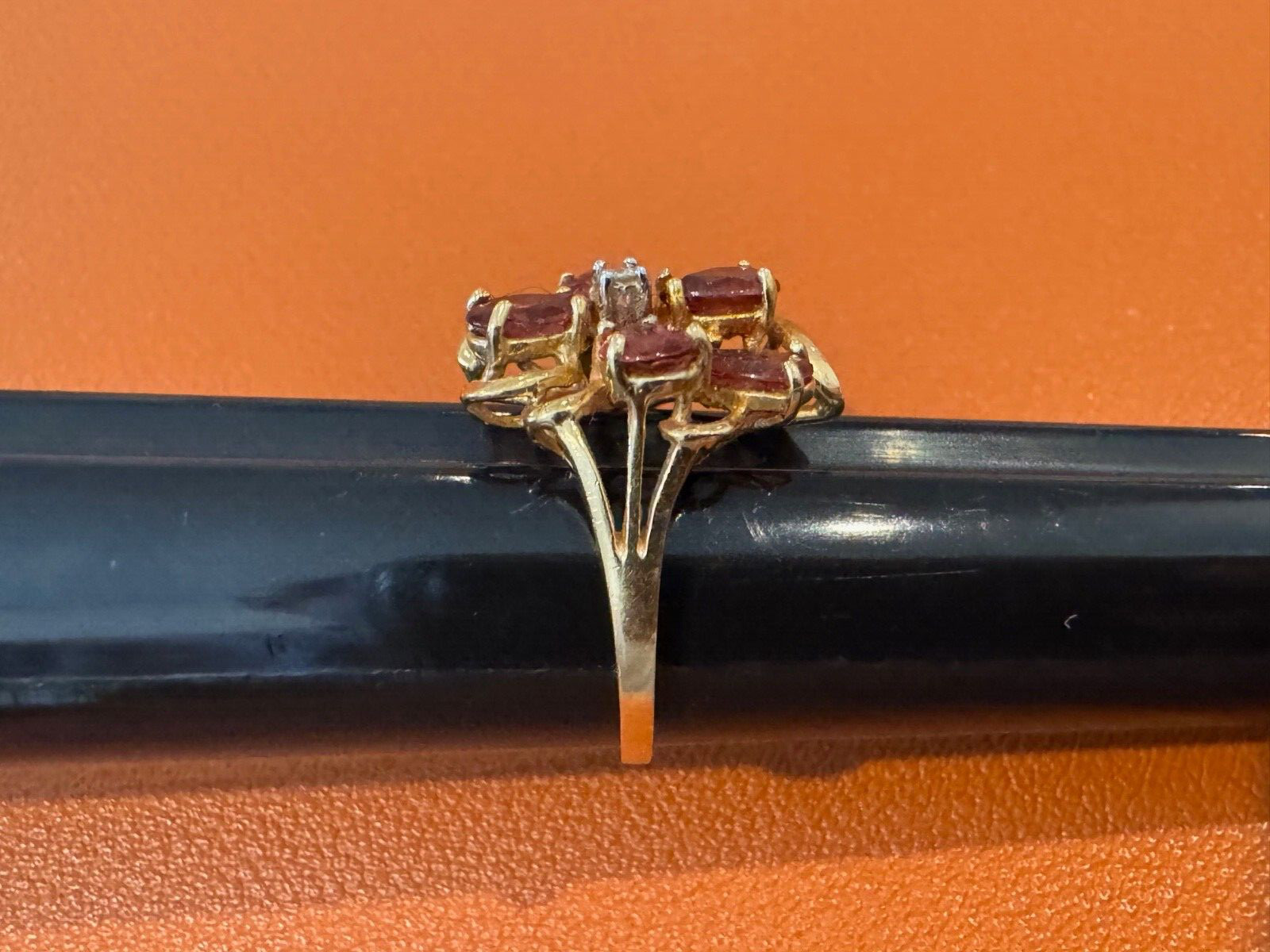 Vtg 14k Yellow Gold Ring w Pinkish Red & Clear Color Stones / Crystals Size 6.25