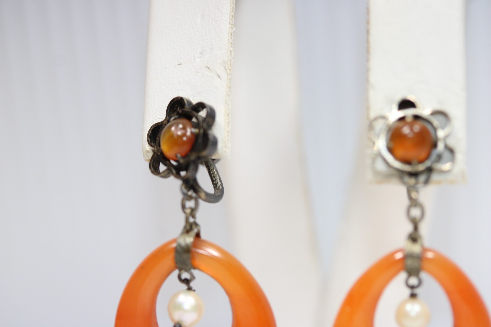 vintage carnelian oval circle dangle center pearl screwback earrings #0101