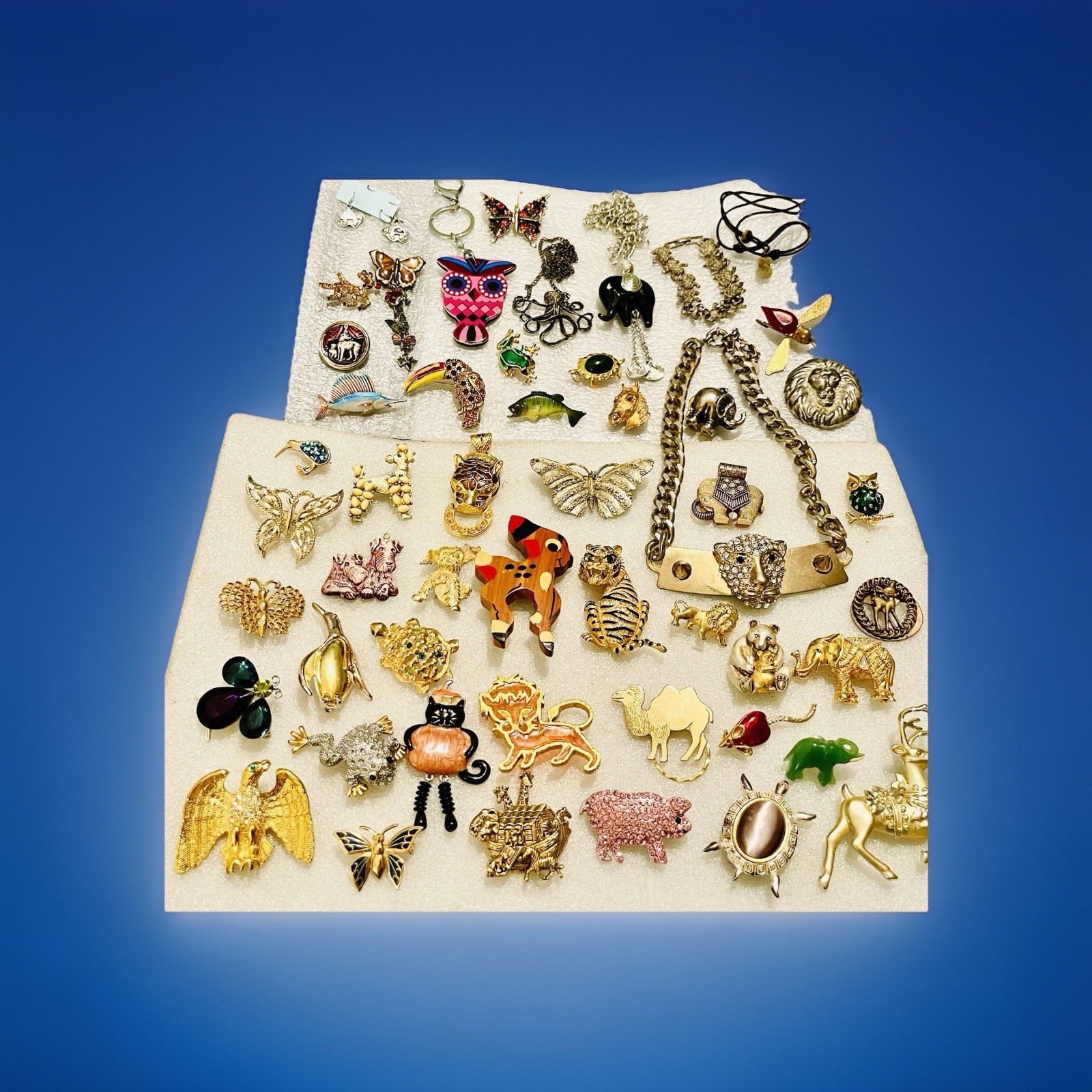 Huge Lot Different Vintage Animals Bugs Pins Necklaces Bracelet Lot
