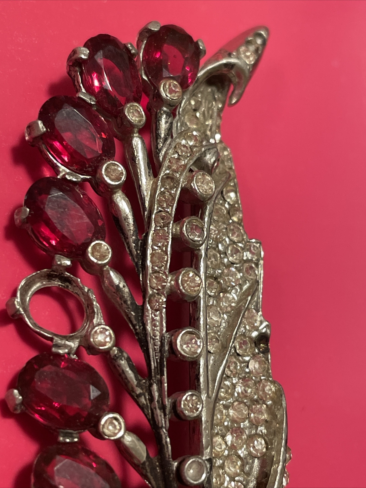 VINTAGE UNSIGNED RUBY RED GLASS RHINESTONE FEATHER XL PIN BROOCH MISSING STONES
