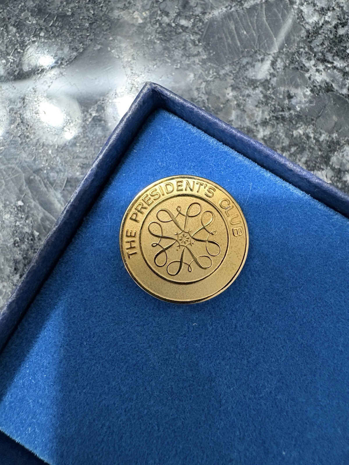 Vintage Avon Presidents Club 1981 Gold Seller Sellers Lapel Pin