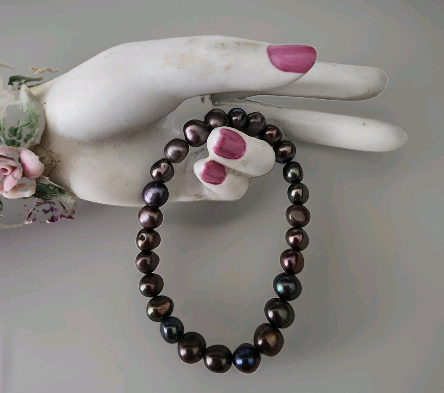 LUMINOUS PEARL BRACELET W./SHADES OF PURPLE, GREEN, BLUE & LAVENDER (Stretch)