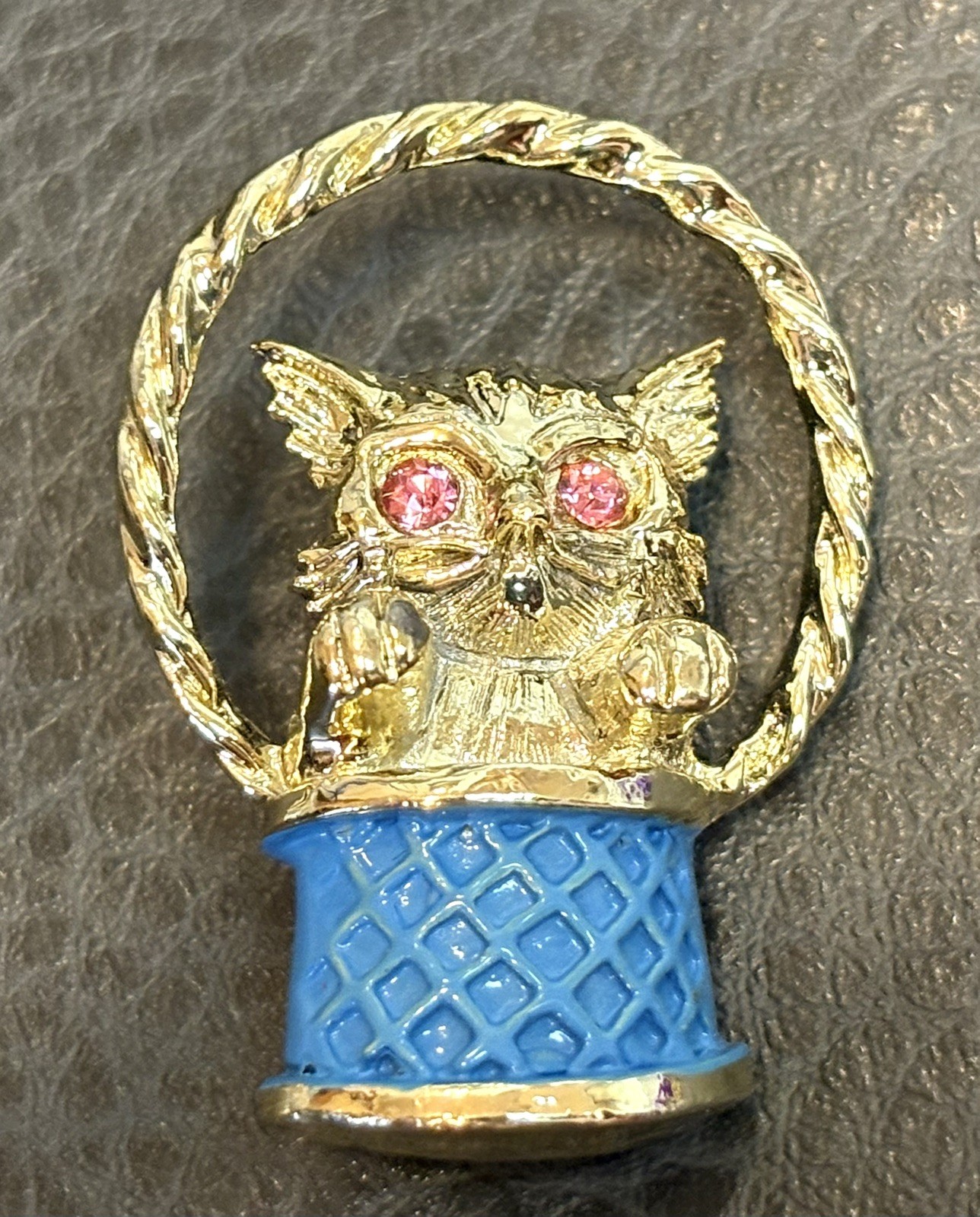 Gerry’s Vintage Kitten Cat Blue Enamel Basket Pin Pink Rhinestone Eyes Gold Tone