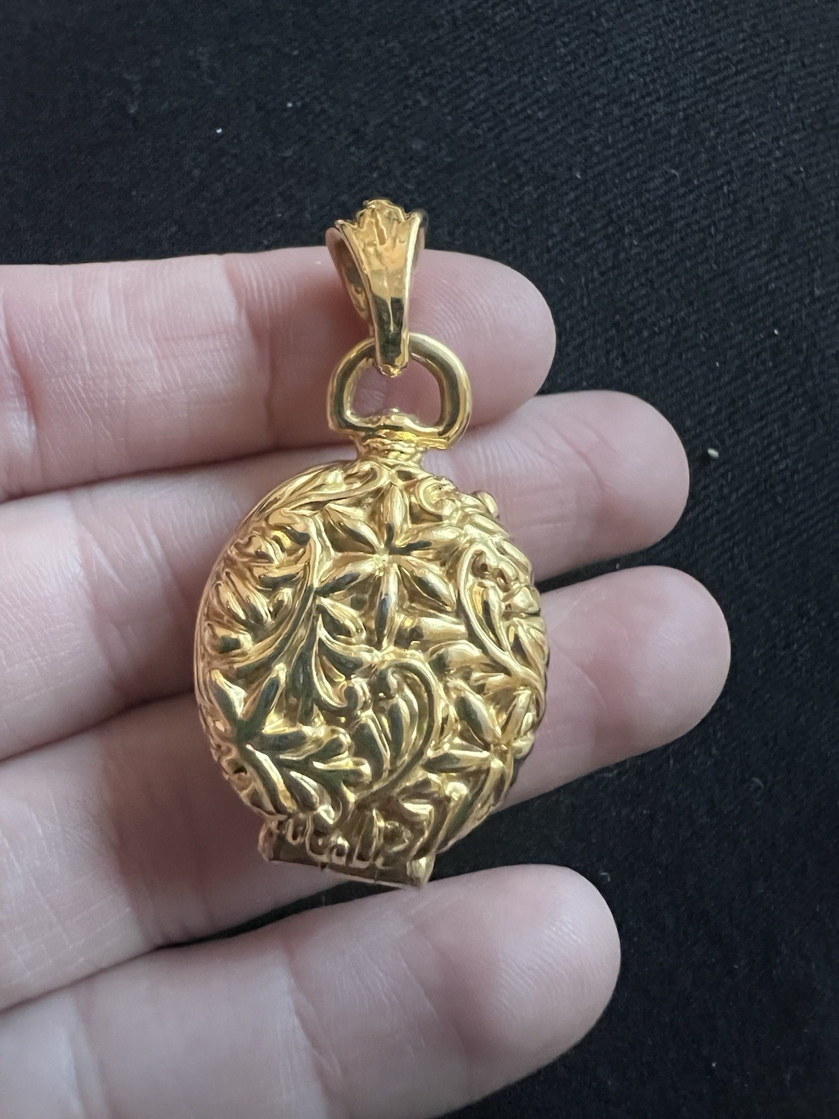 Vintage Victorian Style Locket Pendant Charm Faux Onyx Pearl Perfume ? Read H5
