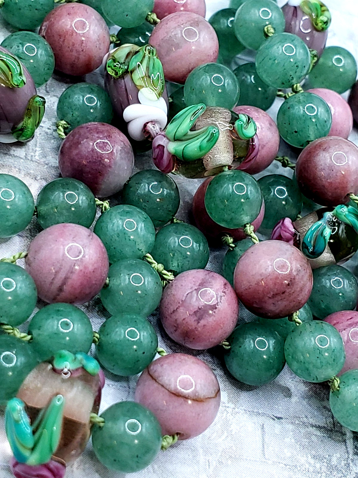 VINTAGE HAND KNOTTED GREEN JADE JADEITE & PINK QUARTZ & GLASS BEAD BALL NECKLACE