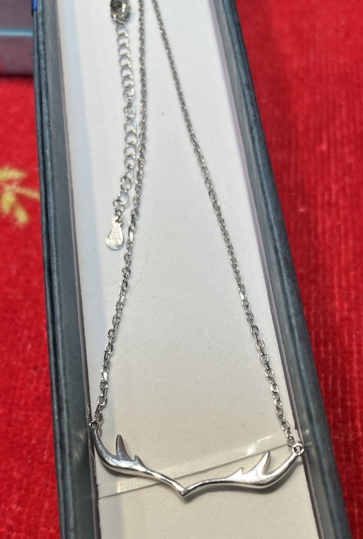 Vintage Sterling Silver .925 Shiny Antler Necklace 1 3/8″ Long & 18″ L Chain