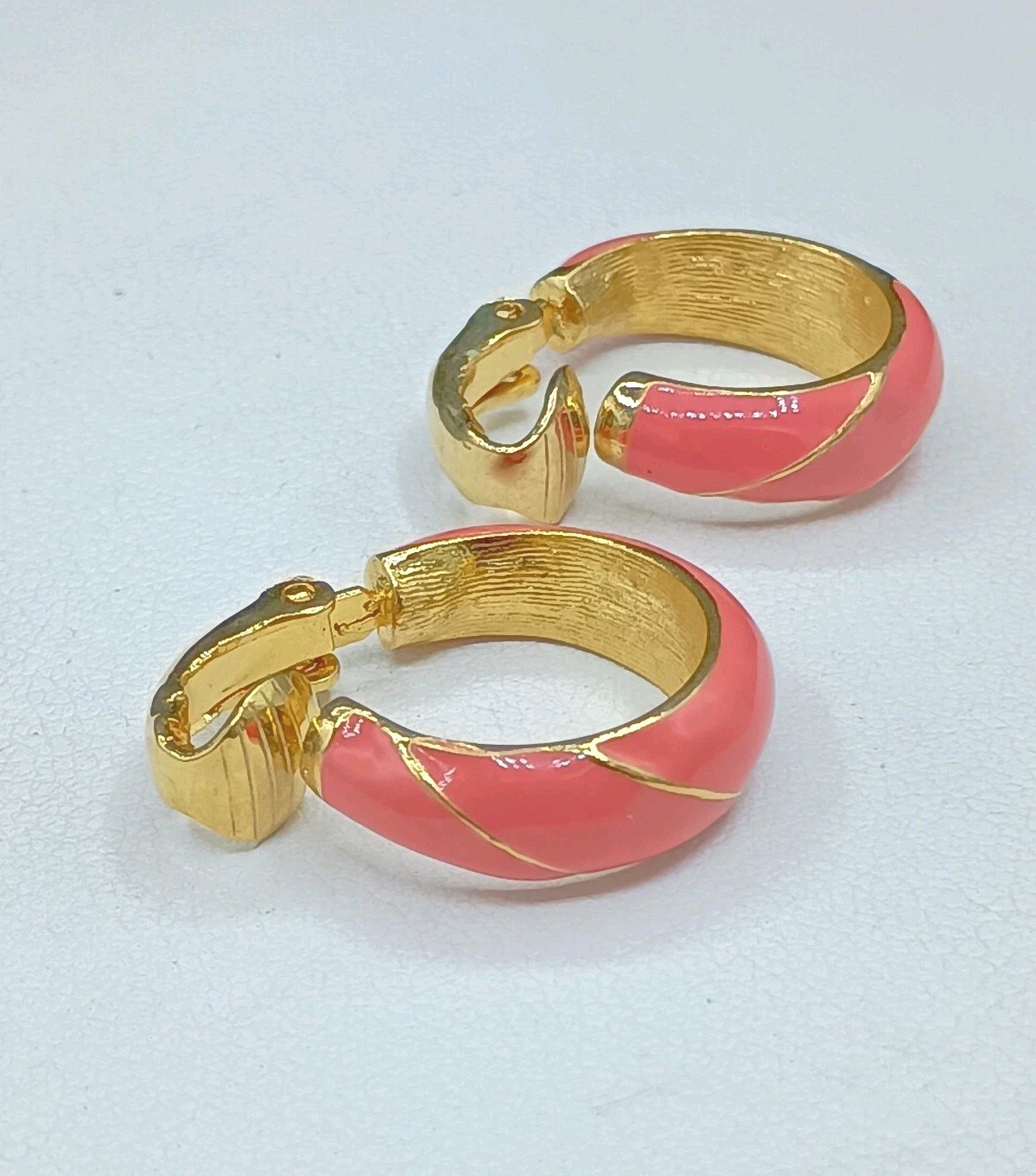 Vintage Hoop Clip On Earrings Coral Enamel Gold Tone Stripe .75″