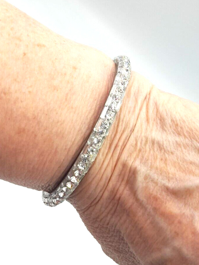 Vintage Beautiful Bright Rhinestone Bling Bangle Bracelet Fits Size 7-7.5″