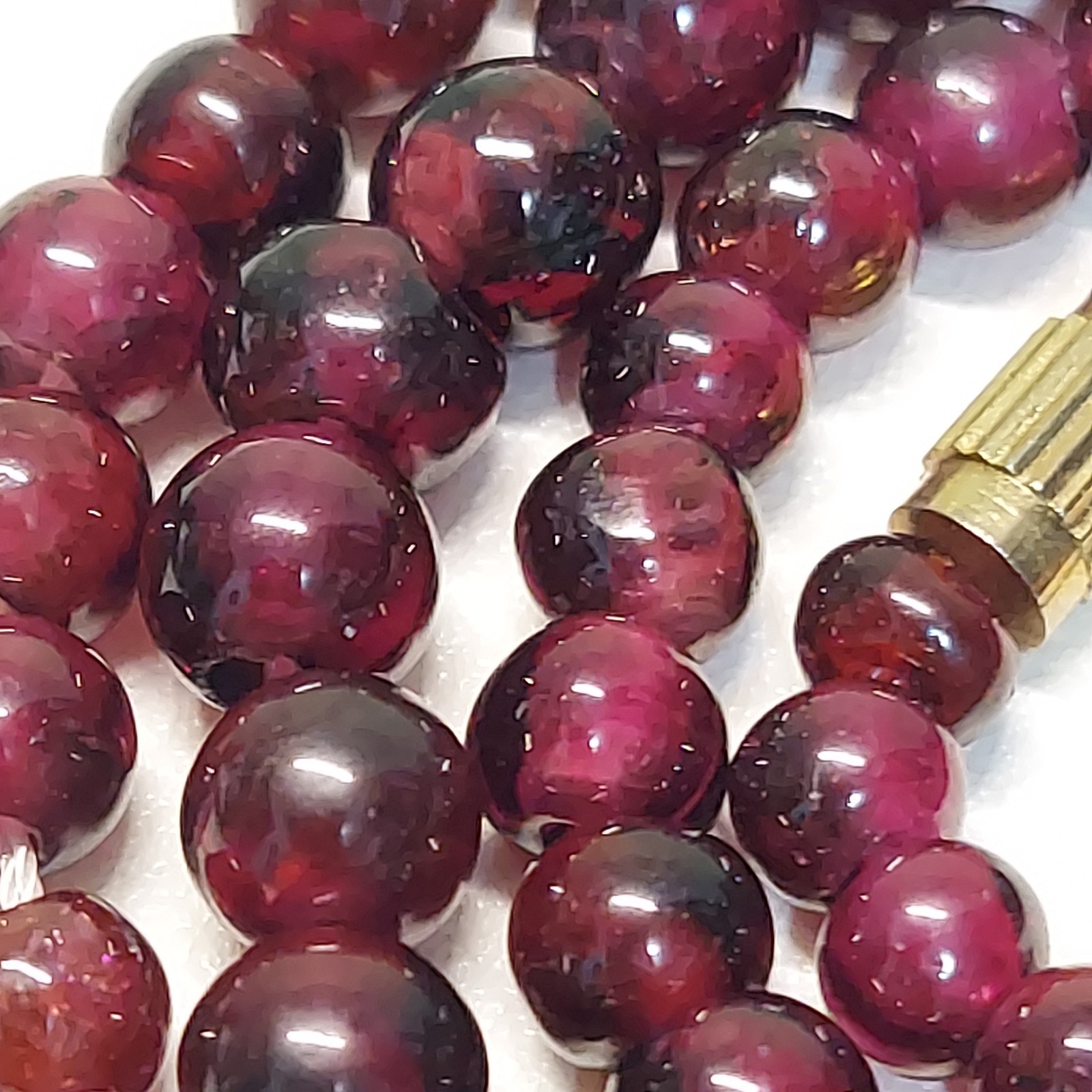 VTG Natural Garnet Graduated Hand Cut Bead Necklace 18.1″ Gold Tone Clasp 25.15g