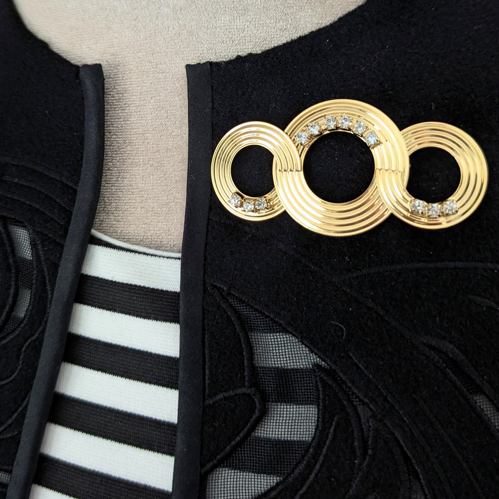 Art Deco Style Interlocking Circle Brooch Pin Rhinestone Vintage Jewelry 2.5″