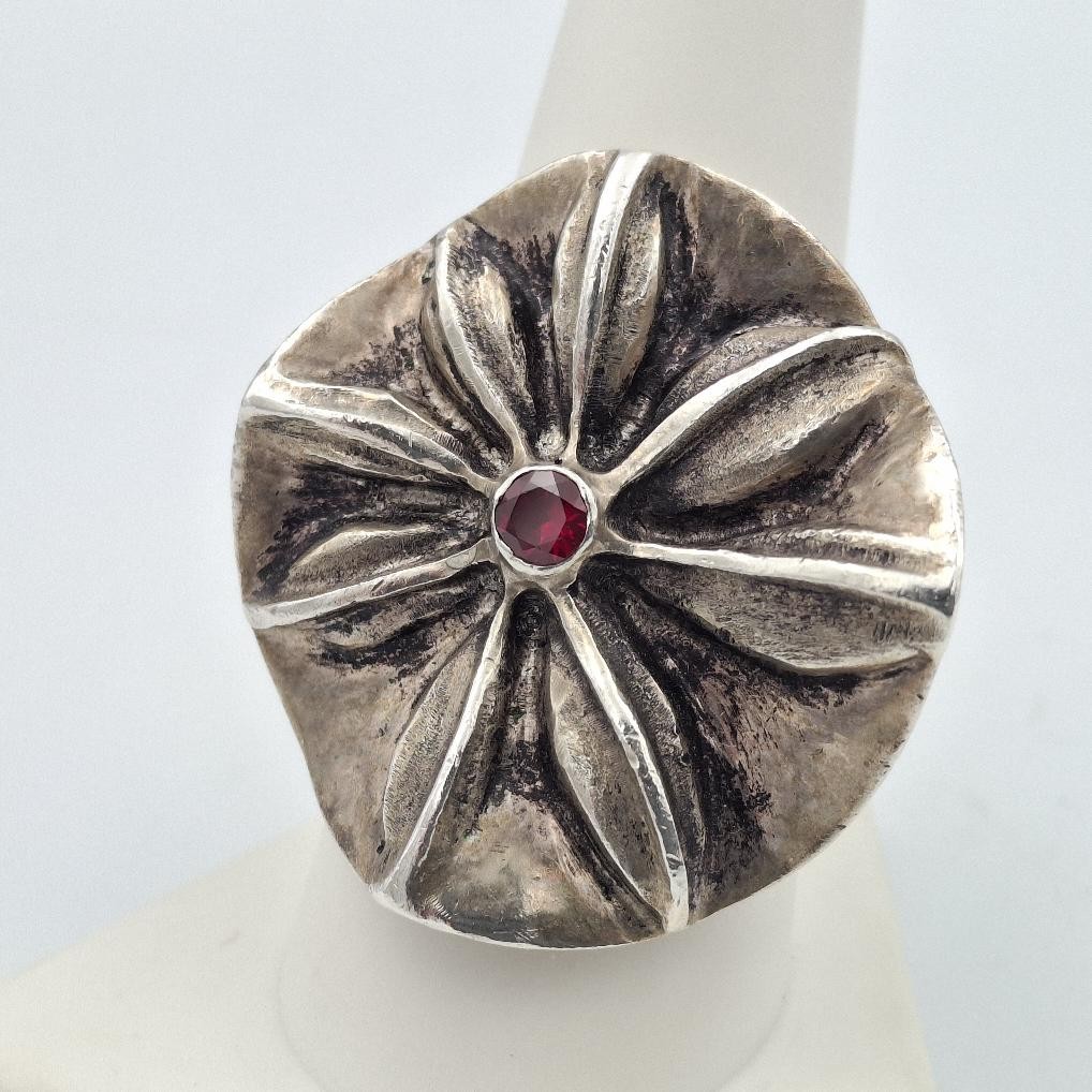 Vintage 925 Sterling Silver Round Red Topaz Flower Seed Pod Statement Ring sz 8