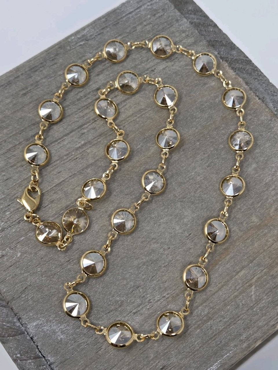 Champagne Crystal Bezel Necklace Gold Tone Vintage 17.5 Inches Sparkly!