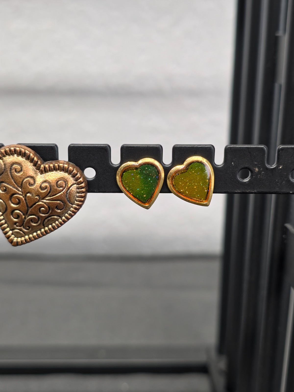Vtg Mixed Costume Earring Lot 6 Pairs Retro Gold Bronze Matte Heart Dangle Stud