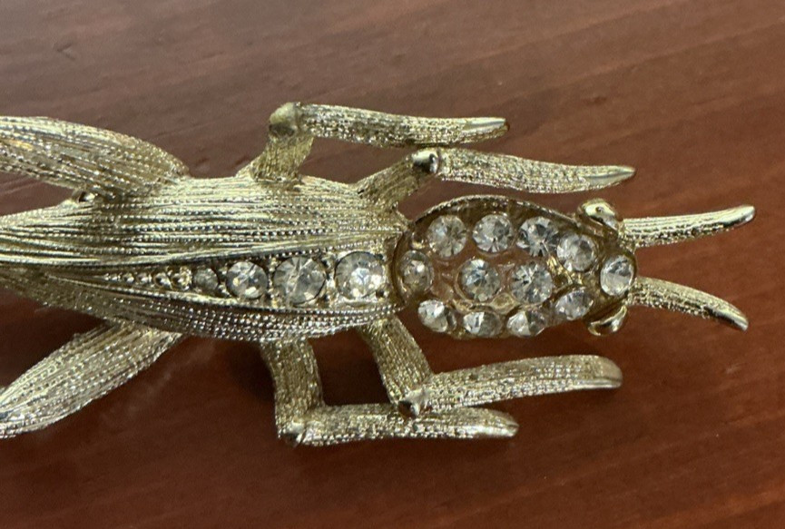 Vintage Unsigned Gold Tone Rhinestone Grasshopper Brooch Pin Insect 3″