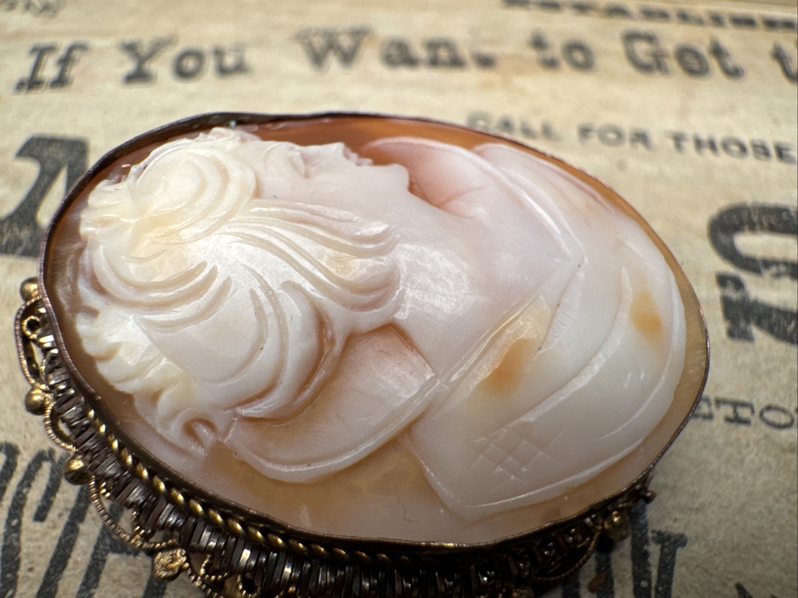 Vintage Carved Shell Cameo Brooch Pendant Beautiful #27￼