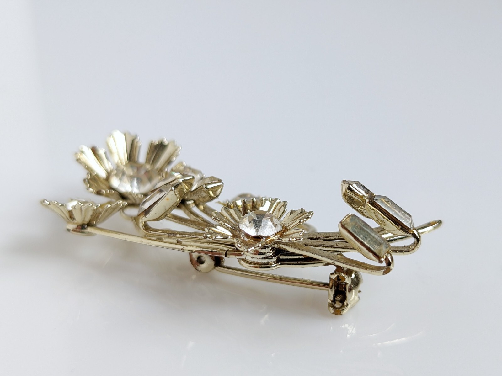 VTG Brooch Goldtone Rhinestones Flowers 1.8 Inches Tall .5 oz Very Good Cond.