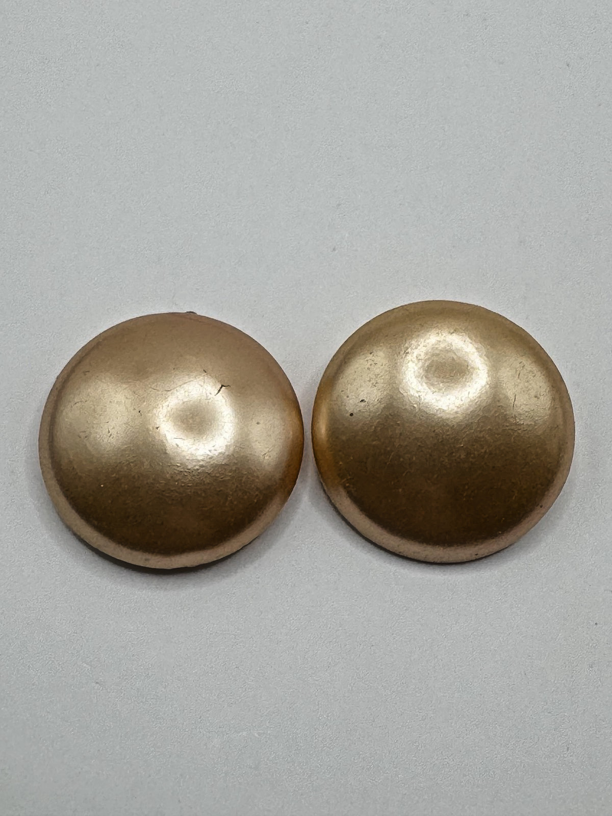 VINTAGE HONG KONG CLIP-ON EARRINGS ROUND BUTTON DOME GOLD TONE LUCITE PEARLIZED