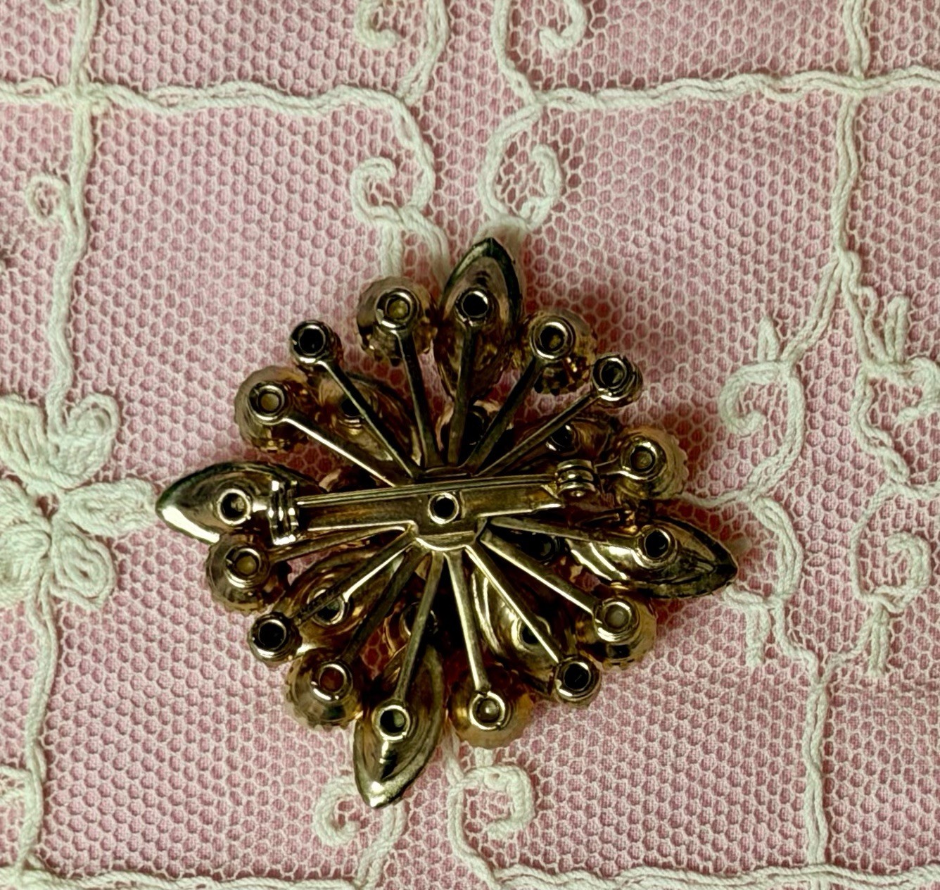 Vintage Opalescent Givre Art Glass AB Rhinestone Pin Brooch￼