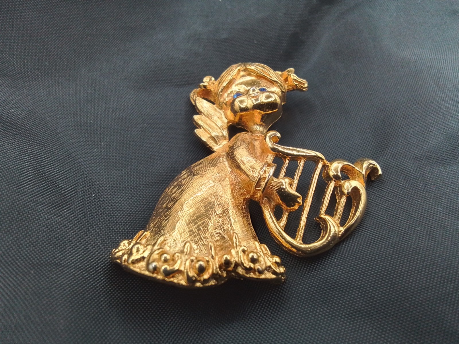 GERRY’S DESIGNER SIGNED BLUE CRYSTAL EYES ANGEL MYSTICAL CREATURE HARP PLAYER