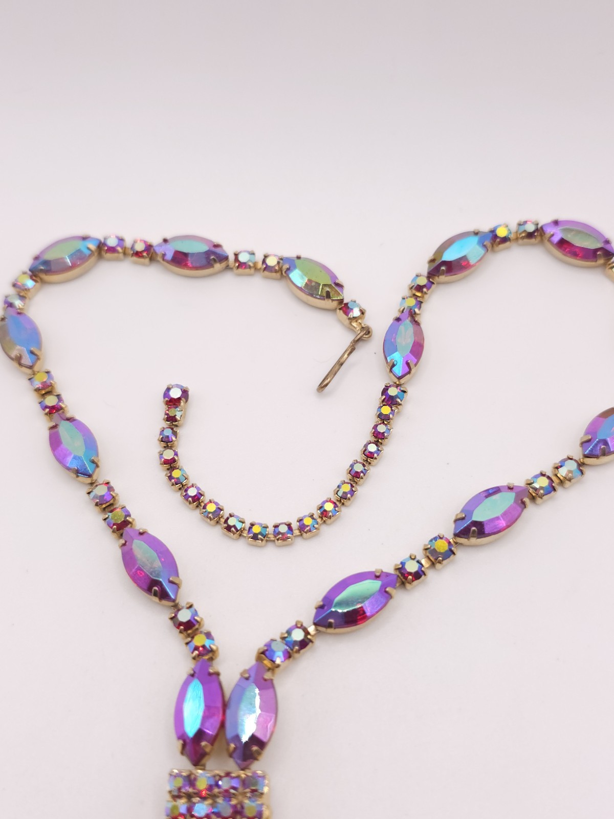 Stunning VTG Fuchsia Aurora Borealis Rhinestone Lavalier Drop Necklace