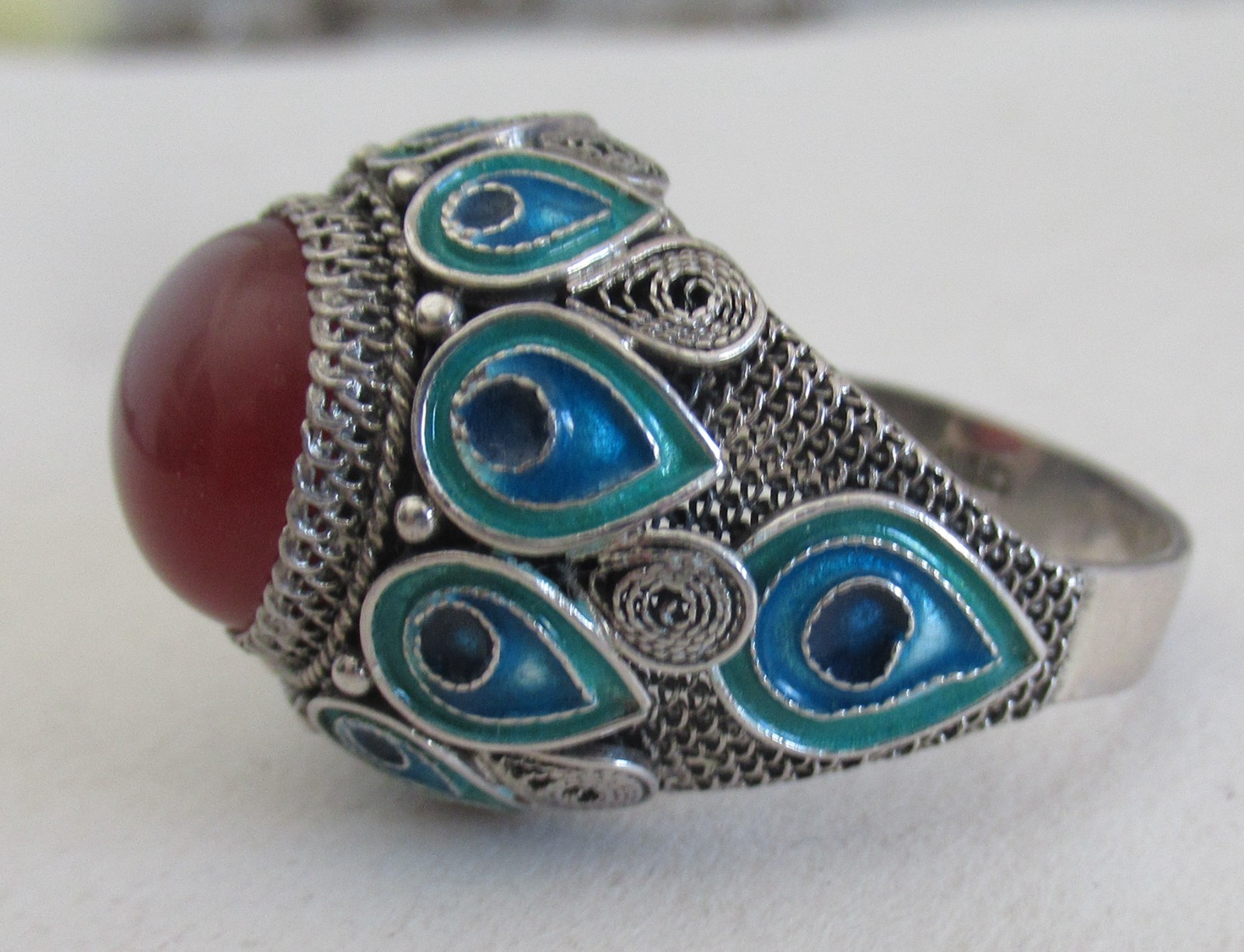 UNISEX SIZE 10 BOLD CHINA EXPORT STERLING RING, PEACOCK ENAMEL & CARNELIAN, 11GR