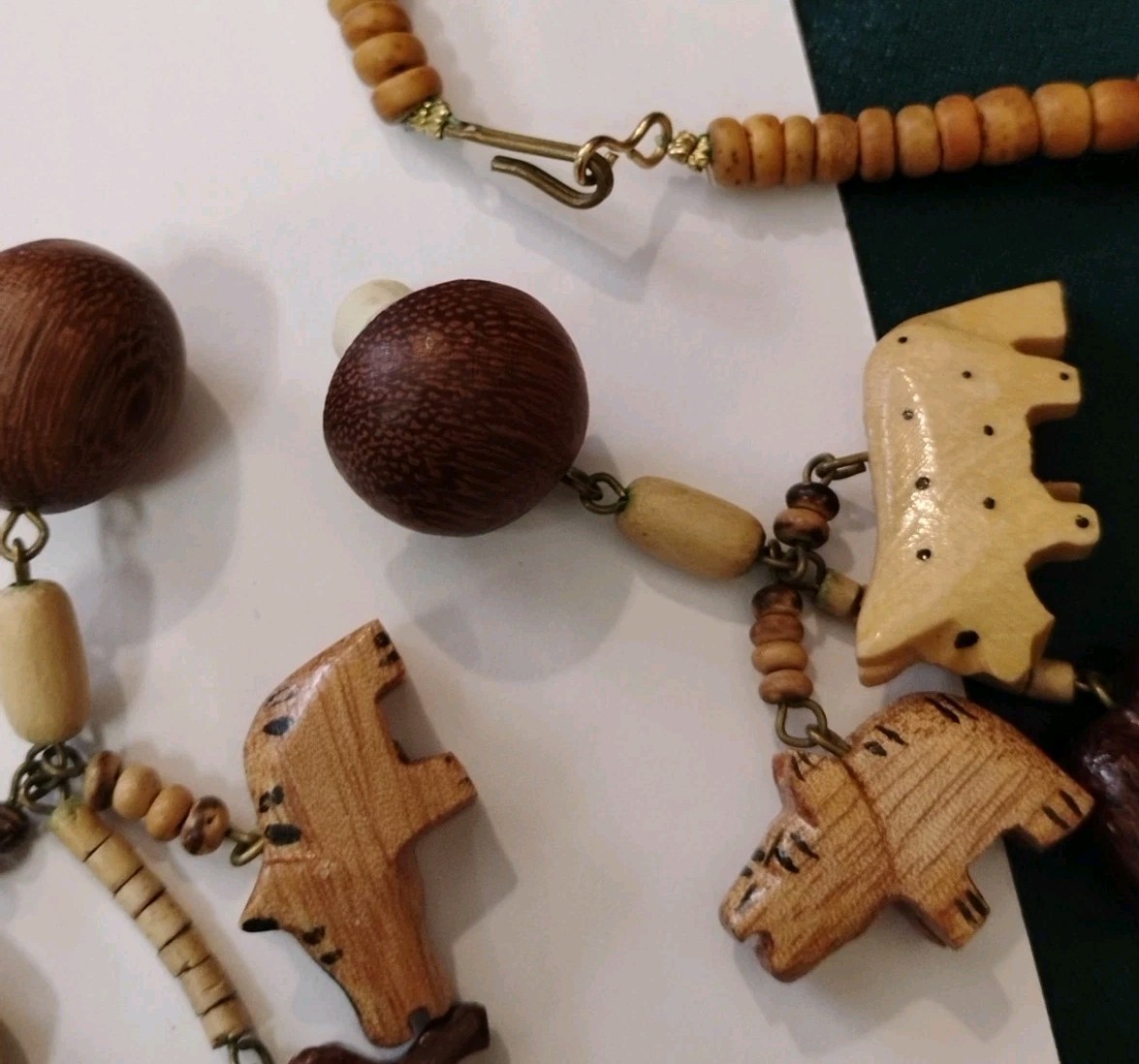 Vintage WOODEN Chip Beaded 28″ Necklace AND Earrings ft. Carved Animals!