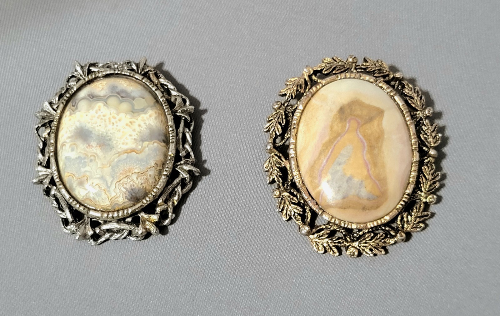 Vtg. Oval Agate Cabochon Brooch Pins Bezel Leaf Frame Silver & Gold Tone Set 2