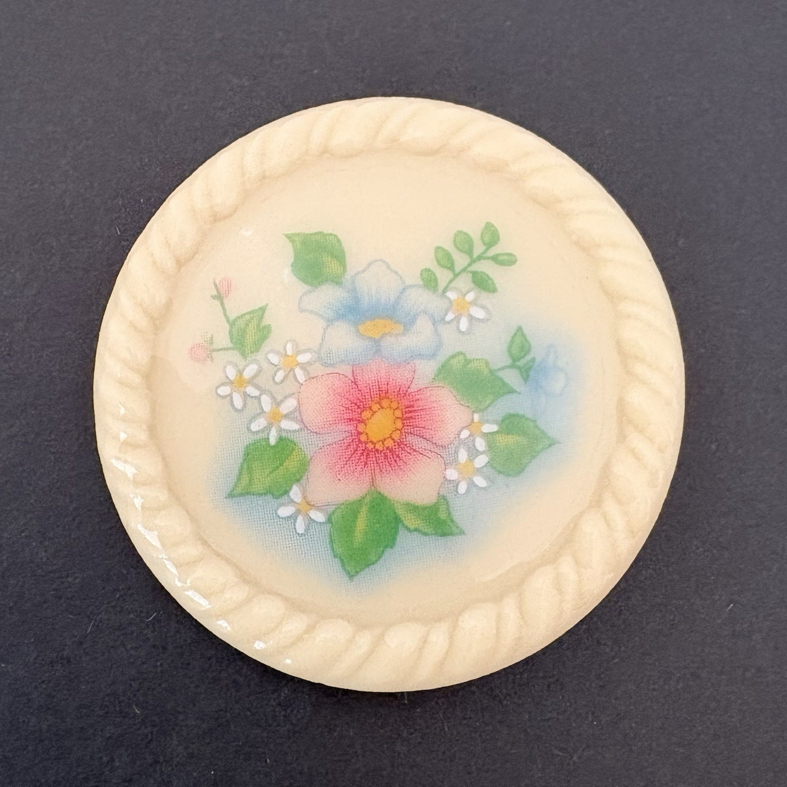 Vintage 1984 Avon Spring Bouquet Floral Cream Flower Disc Brooch Pin
